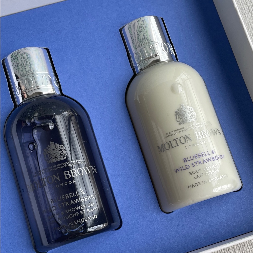 Molton Brown Bluebell & Wild Strawberry Travel Collection Gift Set - Picture 9 of 13